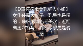 撸鸡推荐，漂亮美女情趣装宾馆3P，一个拍一个干，无毛海鲜形状很正超诱人