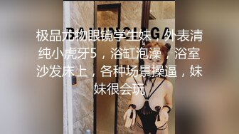 商场女厕连拍三位年轻少妇的多毛大肥B